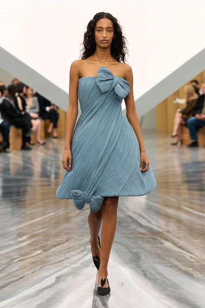 Look 15
